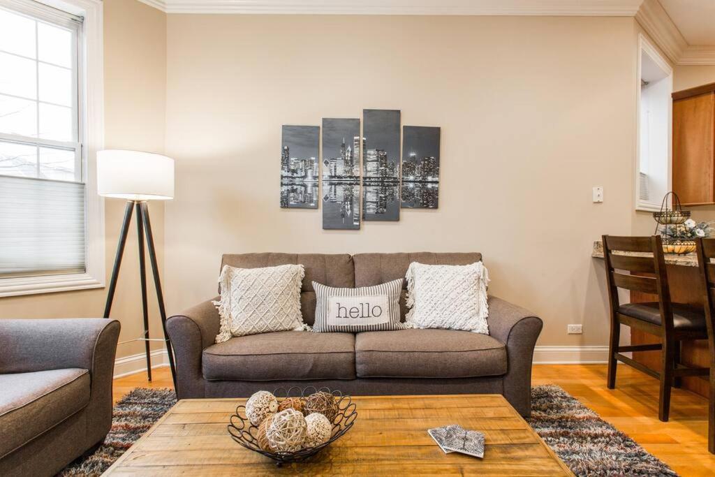 The Wrigleyville Vip-200 Steps From Wrigley Field Чикаго Экстерьер фото