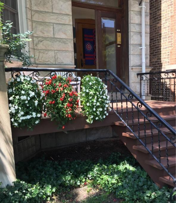 The Wrigleyville Vip-200 Steps From Wrigley Field Чикаго Экстерьер фото